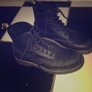 doc  martens air walk boots